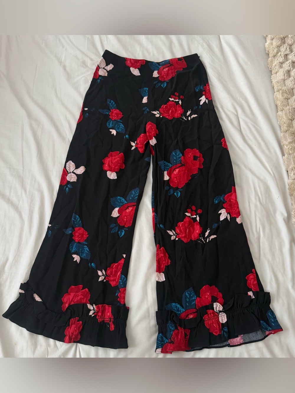 Club Monaco Black Floral Pants with Red Rose Print size 2